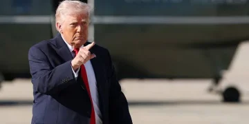 ترامب: سنتولى حراسة مضيق هرمز ونتقاضى رسوماً مقابلها