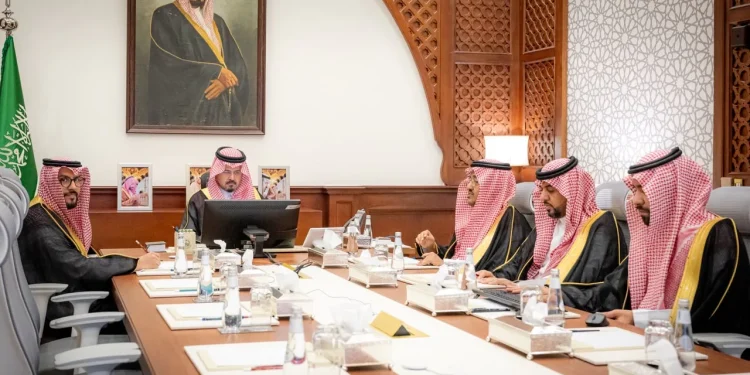 أمير المدينة المنورة يترأس اجتماعاً لمناقشة المشروعات الصحية وميزانياتها