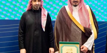 أمير المدينة المنورة يكرّم الدكتور كريم الشبل على إسهاماته في موسمي رمضان والحج 1447هـ