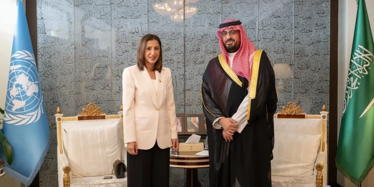 وزير الاقتصاد يبحث مع وزيرة التنمية البحرينية آفاق التعاون الثنائي