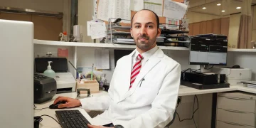 استشاري يكشف كيف يتجاوز “سيبو” الانتفاخ إلى نقص الفيتامينات وأعراض عصبية