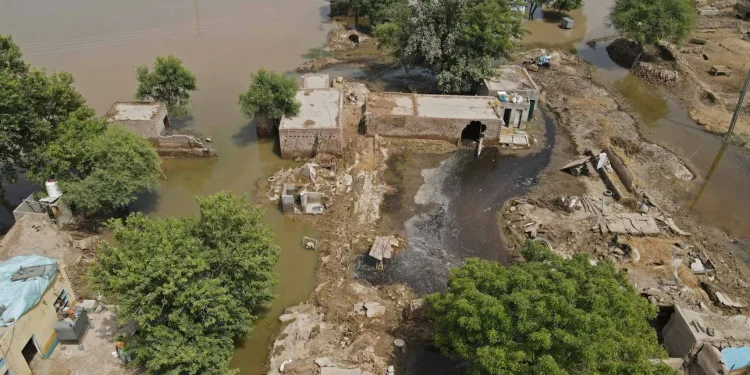 مصرع 11 شخصًا بانهيار منزل جراء الأمطار الموسمية شمال غرب باكستان