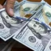 الدولار يستقر قرب أدنى مستوياته في شهر بعد بيانات تضخم أمريكية ضعيفة