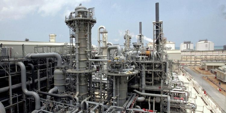 الكويت: هجوم إيراني يستهدف محطة كهرباء وتقطير مياه ويُشعل حرائق