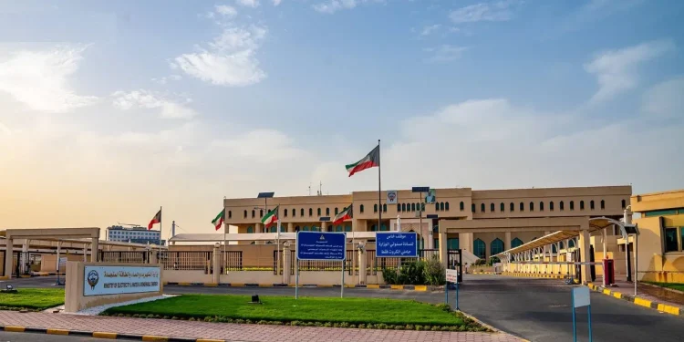 الكويت: هجوم إيراني يضرب محطة كهرباء وتقطير مياه ويُشعل حريقاً