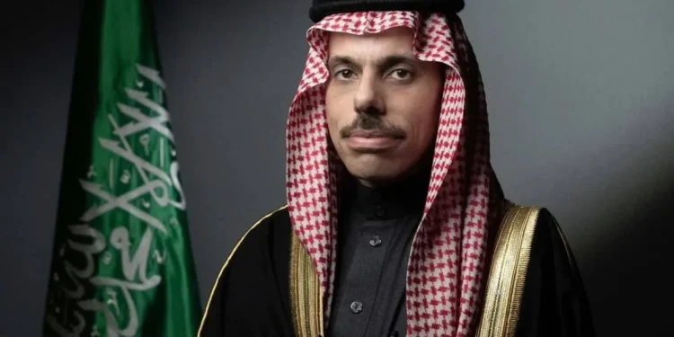 الأمير فيصل بن فرحان يجري اتصالًا هاتفيًا بنائب رئيس الوزراء وزير خارجية الأردن