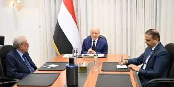 رئيس مجلس القيادة اليمني: لن نسمح بأي رحلات خارج اختصاصات الدولة والحوثيون أمام خيار واحد
