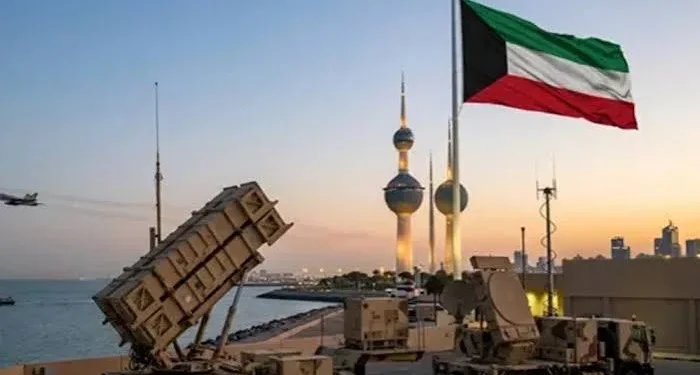 الكويت تُطلق صافرات الإنذار وتتصدى لهجمات صاروخية ومسيّرات إيرانية