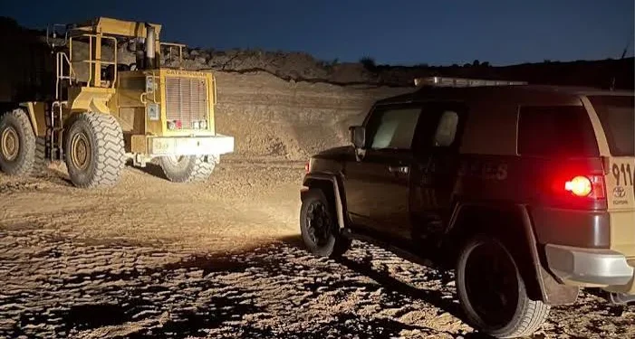 القوات الخاصة للأمن والحماية تضبط مخالفَين استغلا الرواسب في تبوك