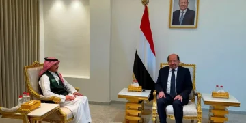 رئيس الوزراء اليمني يستقبل مدير البرنامج السعودي للإعمار في عدن