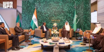 وزير الطاقة ووزير الصناعة والثروة المعدنية يلتقي مستشار الأمن القومي الهندي لتعزيز التعاون في قطاع الطاقة