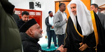الأمين العام لرابطة العالم الإسلامي يزور مسجد النور في كرايستشيرش النيوزيلندية.. ويعلن تكفّل الرابطة بإعادة بناءه