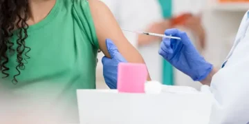 حقنة مكافحة الشيخوخة تودي بحياة شابة.. واعتقال طبيب غير مرخص في نيويورك