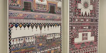 عفاف آل دعجم.. حين يتحول القط العسيري إلى لغة تشكيلية تعبر عن الفن المعاصر