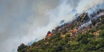 إسبانيا.. حرائق غابات ضخمة تقترب من مدريد وتُجلي 63 ألف شخص