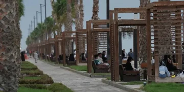 أمطار جازان تُلطّف الأجواء وتُحيي الواجهة البحرية بالمتنزهين