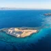 170 شاطئًا على البحر الأحمر.. تعرّف على المدن السعودية الأكثر جذبًا لعشاق السباحة