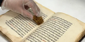 مكتبة الملك عبدالعزيز ترمّم أكثر من 10 آلاف مقتنى تاريخياً نادراً