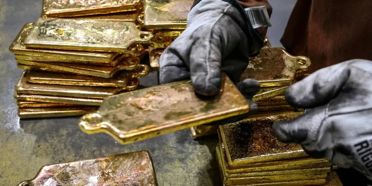 الذهب يقفز فوق 4100 دولار مدعوماً بالتوترات الجيوسياسية