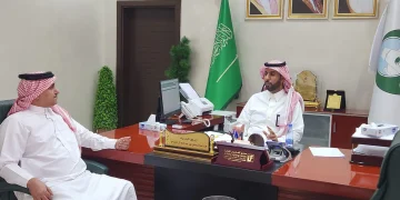 رئيس بلدية البديع يبحث مع جمعية العناية بالبيئة بالأفلاج تعزيز التعاون في المبادرات البيئية