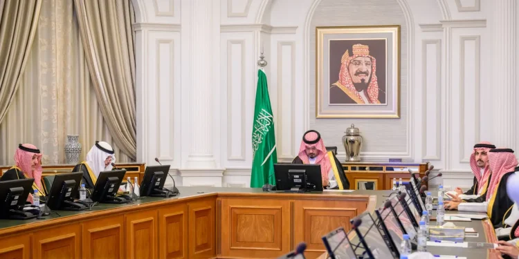 أمير المدينة المنورة يرأس اجتماع المحافظين ويؤكد متابعة المشاريع التنموية