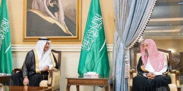 أمير تبوك يستقبل الشيخ الشثري مهنئاً بعودته من رحلته العلاجية