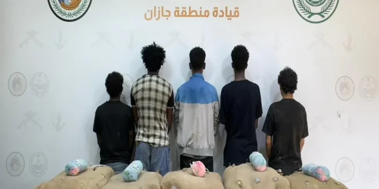 حرس الحدود بجازان يقبض على 5 مخالفين لتهريب 100 كيلوجرام من القات