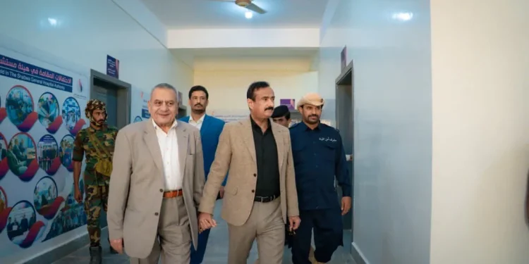 محافظ شبوة يشيد بالدعم السعودي السخي في تقديم خدمات طبية نوعية ومجانية للمواطنين