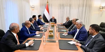رئيس مجلس القيادة اليمني يشيد بالقوة البحرية متعددة الجنسيات بقيادة السعودية ودعمها لأمن اليمن والمنطقة