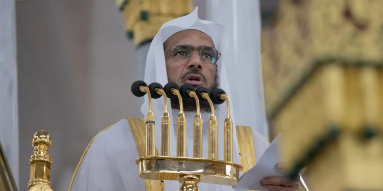 خطيب المسجد النبوي: الشاشات اختزلت مفهوم الترويح وأضعفت الروابط الأسرية
