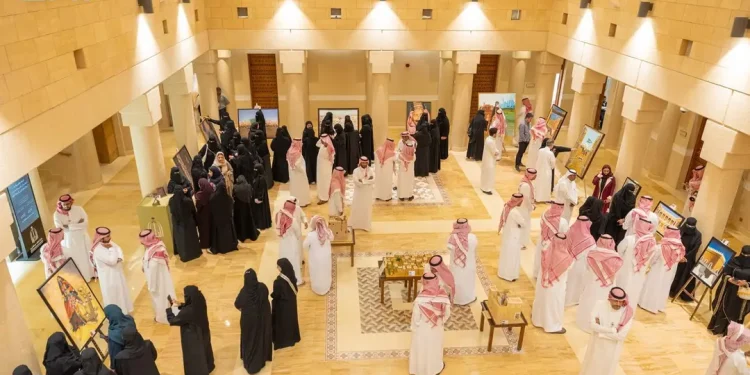 دارة الملك عبدالعزيز تنظّم معرضًا تشكيليًا يستلهم التراث السعودي