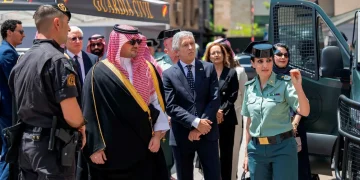 عبدالعزيز بن سعود يزور المقر الرئيس للحرس المدني الإسباني