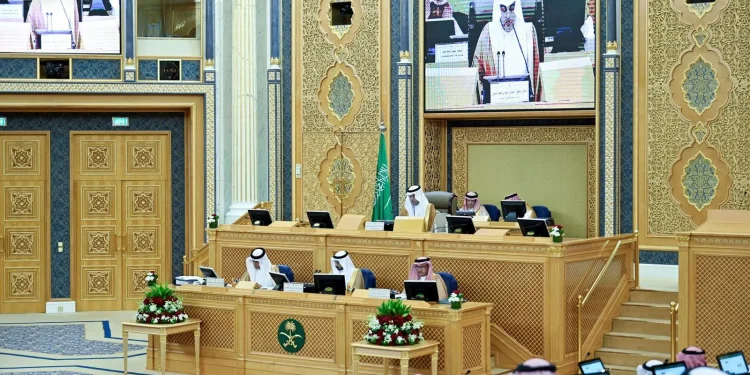 الشورى يطالب وزارة الصحة بمعالجة فجوات التوظيف وتغطية الاحتياج للكوادر الصحية بجميع المناطق