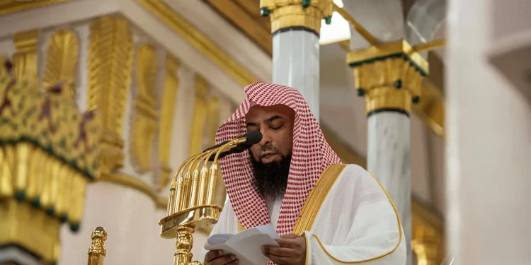 خطيب المسجد النبوي: تفقدوا الفقراء وأعينوا الضعفاء وخففوا عنهم لهيب الصيف