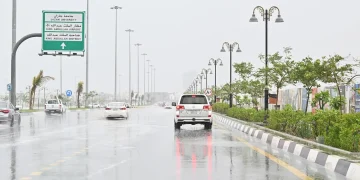 أمطار رعدية وسيول على مرتفعات جازان.. وأتربة مثارة تخفض الرؤية في الدرب وبيش حتى المساء