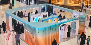 هواوي تؤكد ريادتها في السعودية من خلال جولة تفاعلية في الرياض وإضاءة برج المملكة احتفالاً بـ HUAWEI Pura90s Series