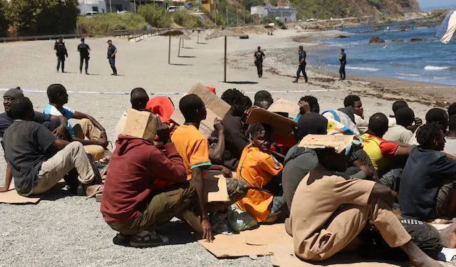 المغرب: 40 ألف مهاجر اقتحموا سبتة بسبب معلومات مضللة وشبكات الاتجار بالبشر