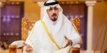 البشت لم يعد للعريس وحده.. «موضة» تكتسح الأعراس السعودية وتفتح نقاش الرمزية والهوية