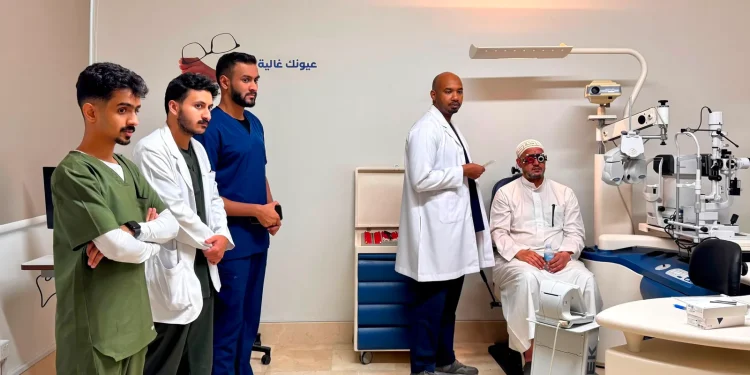 «إبصار» تدرّب الدفعة الأولى من طلاب البصريات بجامعة جدة ميدانياً