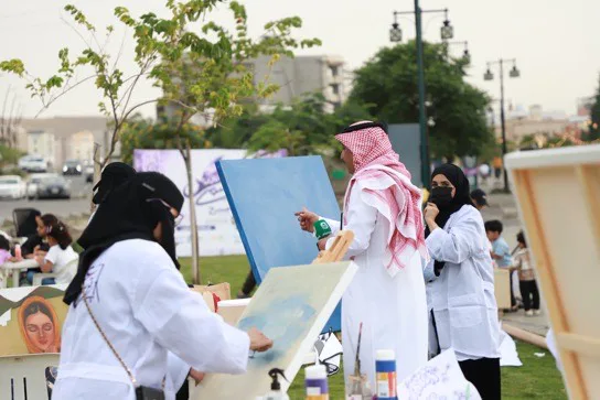 عسير ترسم تختتم فعالياتها بـ1000 لوحة تشكّل صورة ولي العهد