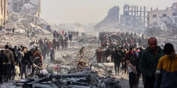 غزة تشيّع 112 شهيداً من عائلتين في أكبر جنازة جماعية منذ بدء الحرب