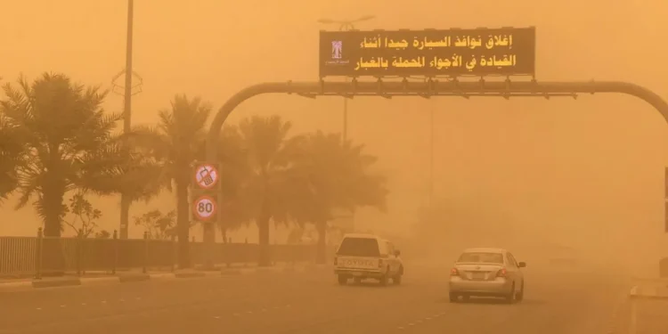 الأرصاد يحذّر من أتربة مثارة ورياح شديدة تضرب الرياض ومحافظاتها