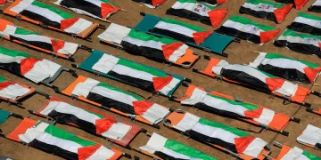غزة تشيّع رفات 112 شهيداً من الحساينة وأبو شريعة في أكبر جنازة جماعية
