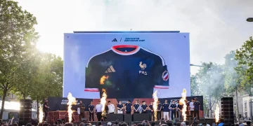 باريس تكشف عن أول قميص رسمي في تاريخ كأس المنتخبات للرياضات الإلكترونية