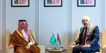 وزير الخارجية يبحث مع نظيره الأردني تطورات الأوضاع في الضفة الغربية وقطاع غزة