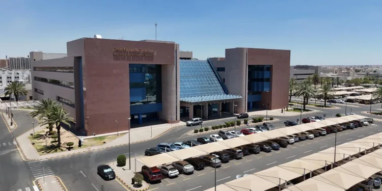 فريق طبي بالمدينة المنورة ينجح في إنقاذ توأم وإبقاء رحم أم في حالة نادرة عالمياً