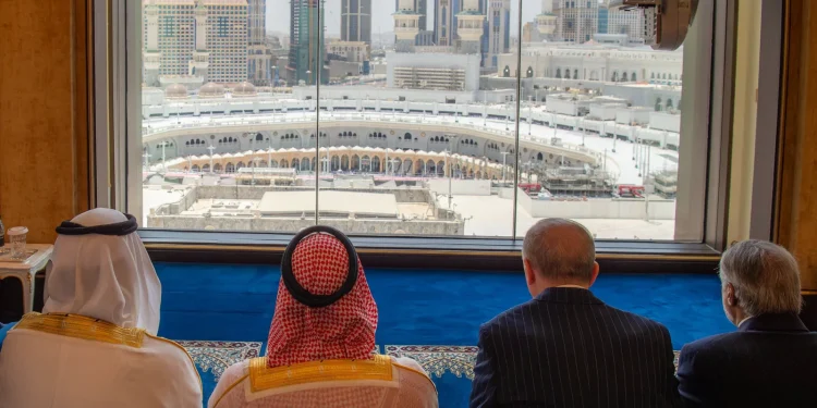 “يحسبون كل صيحة عليهم”.. تغريدة مسؤول إيراني عن اتفاق مكة تشعل ردودًا سعودية وتركية نارية