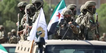 مقتل جندي سوري وإصابة اثنين برصاص مجهولين في دير الزور