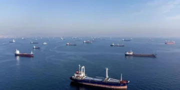 تركيا تقيّد حركة السفن في البحر الأسود وتوقف تصاريح العبور نحو روسيا