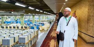 250 معتمرًا من 23 دولة يطلعون على رحلة طباعة المصحف وترجمة معانيه في المدينة